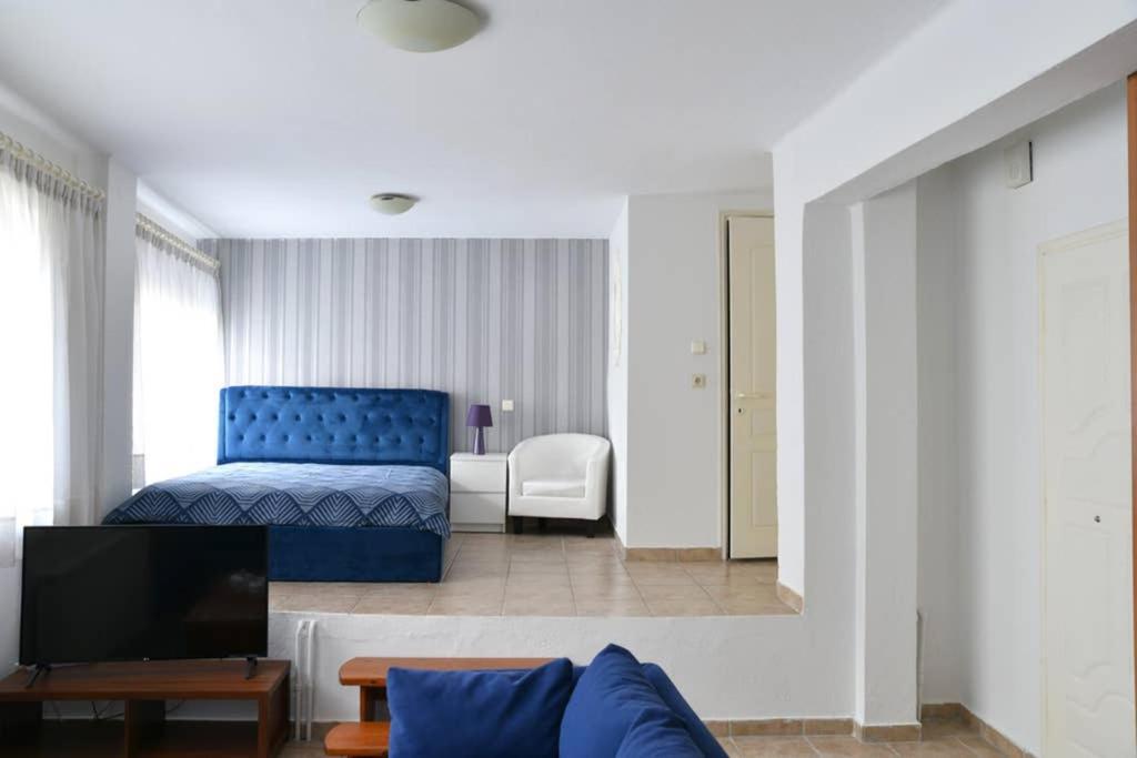 A Modern Bright Studio In The Center Of Kastoria Exterior photo