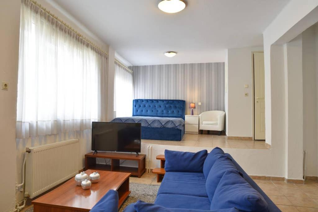 A Modern Bright Studio In The Center Of Kastoria Exterior photo